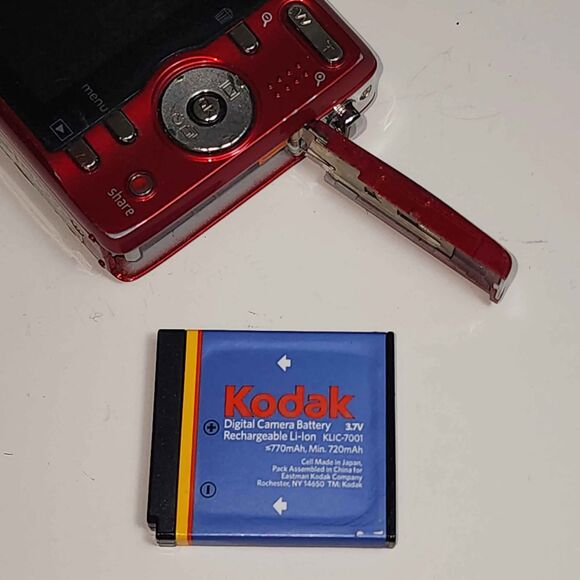 Kodak Easyshare M863 8.2 MP Digital Camera, with 3xOptical Zoom (Red) - Picture 6 of 6